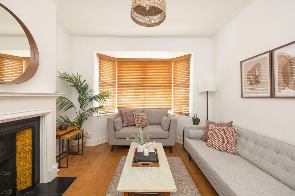 Property photo 3 of 19 Char7433.Jpg