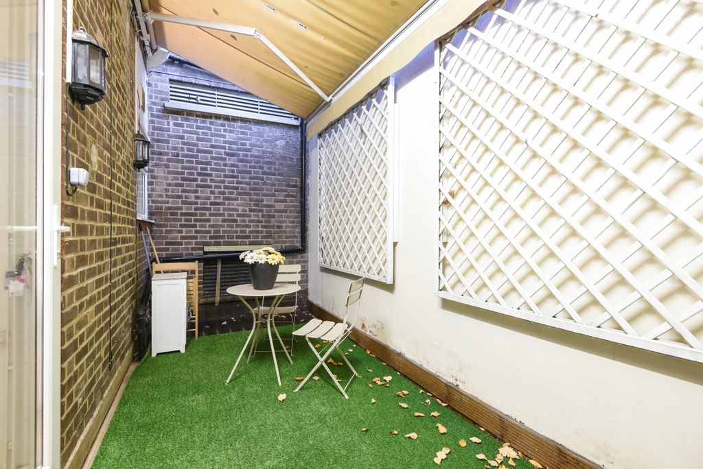 Property photo 2 of 6 Terrace