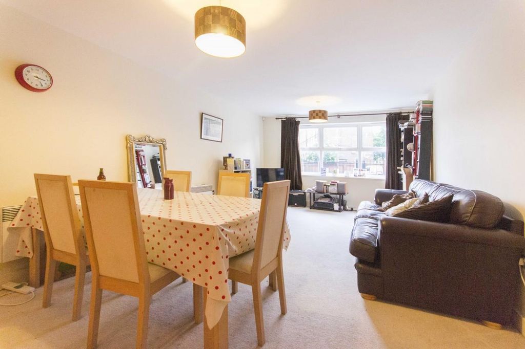 Property photo 2 of 9