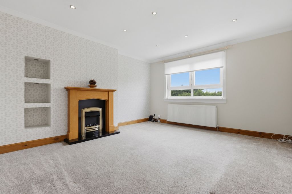 Property photo 2 of 27