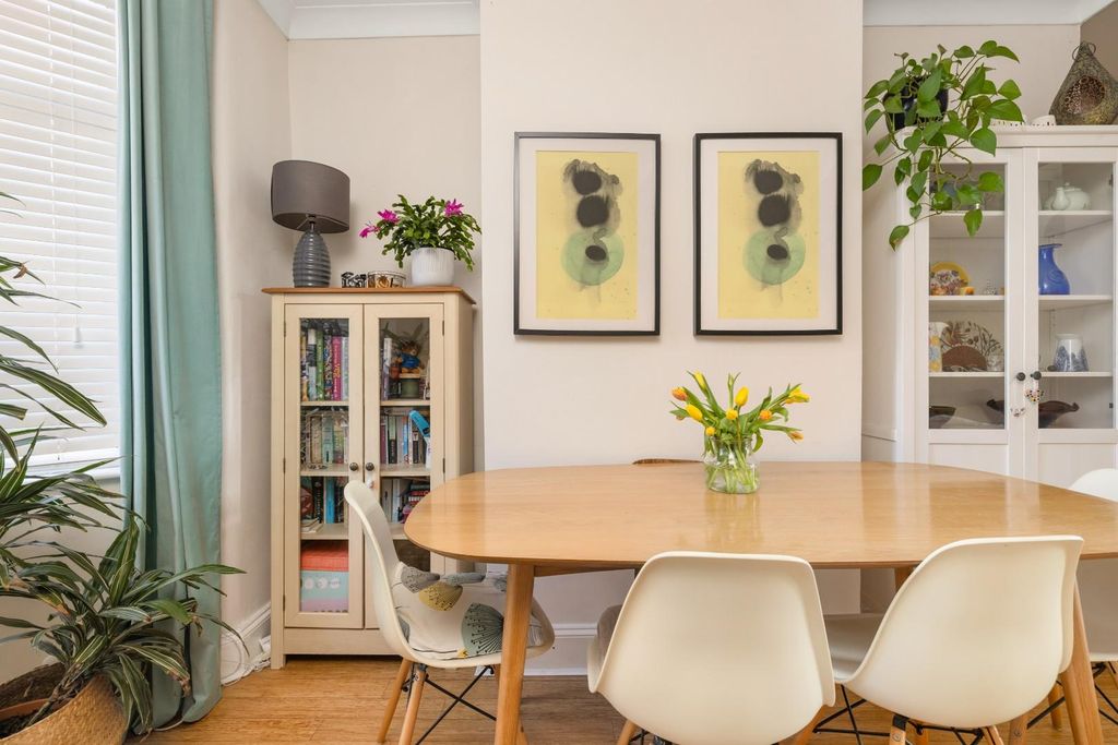 Property photo 3 of 20 Char7693.Jpg