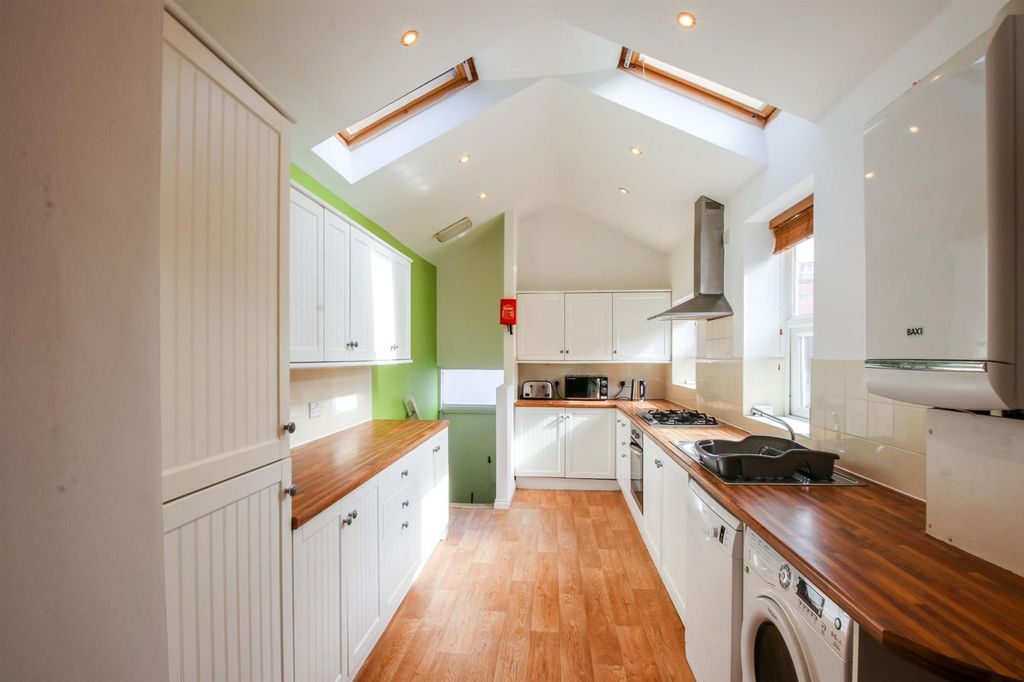Property photo 2 of 12 Kitchen