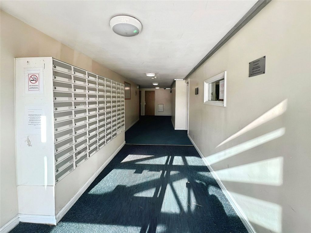 Property photo 3 of 10 Communal Entrance