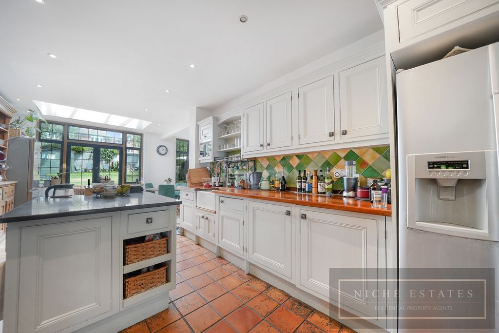 Property photo 3 of 35