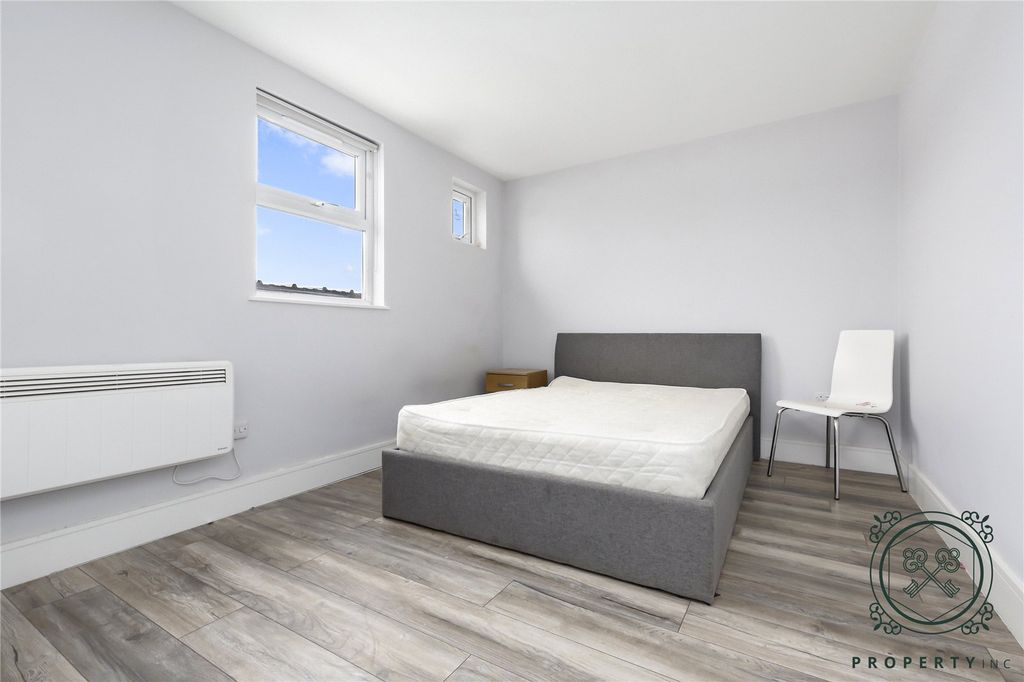 Property photo 1 of 10 Bedroom