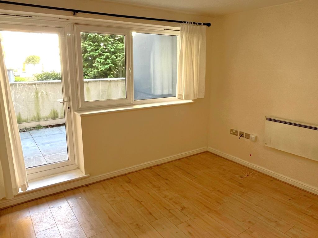 Property photo 3 of 13 c98Ad3d8-9Af1-49Ec-8c7F-30Ebcbd2d07E