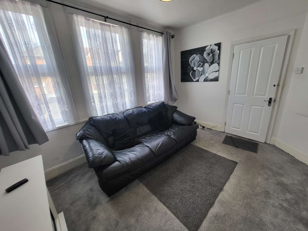 Property photo 3 of 21 Gallery