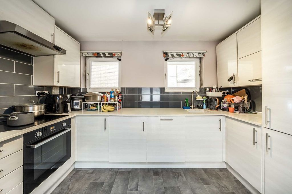 Property photo 3 of 5