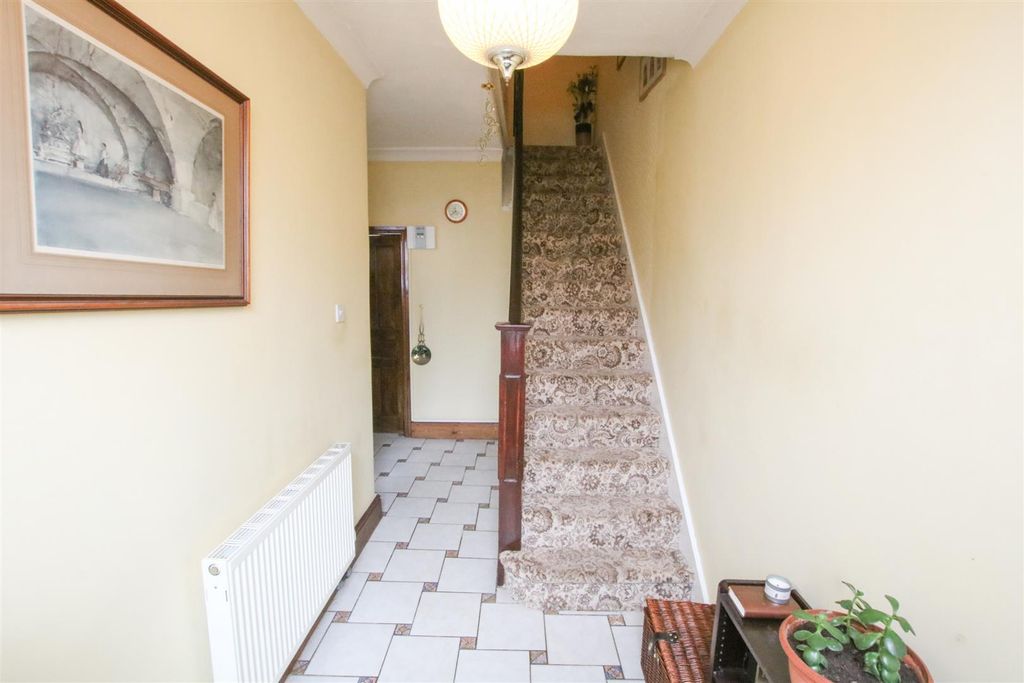 Property photo 3 of 25 Entrance Hall