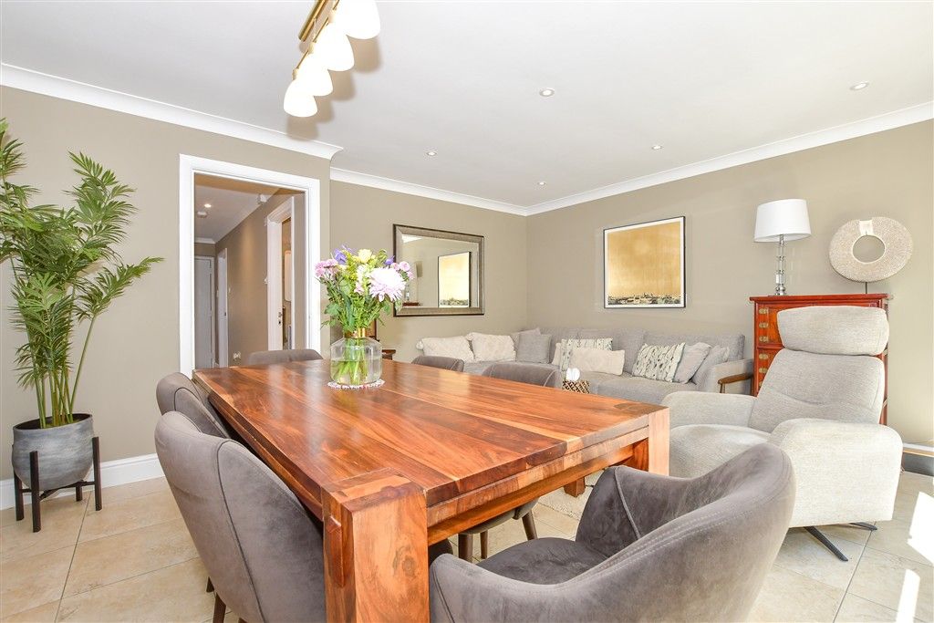 Property photo 3 of 13 Lounge/Diner