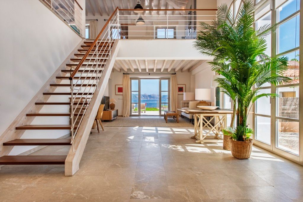 Property photo 3 of 20 Stairs