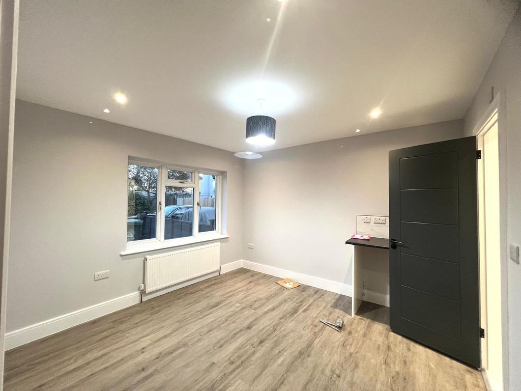 Property photo 3 of 26