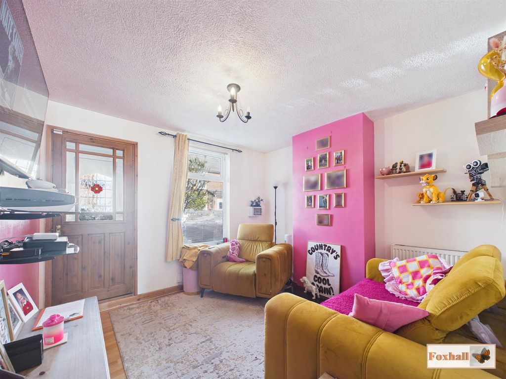 Property photo 3 of 13 Lounge