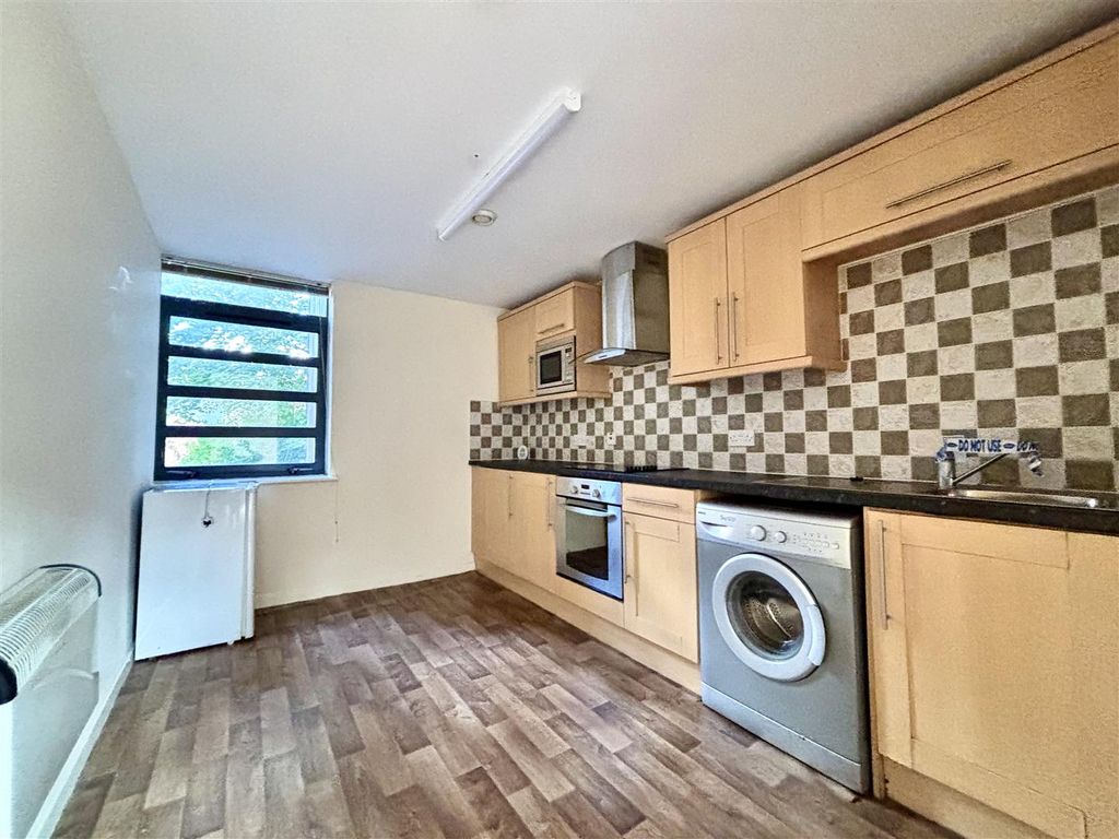Property photo 3 of 11 Kitchen/Diner