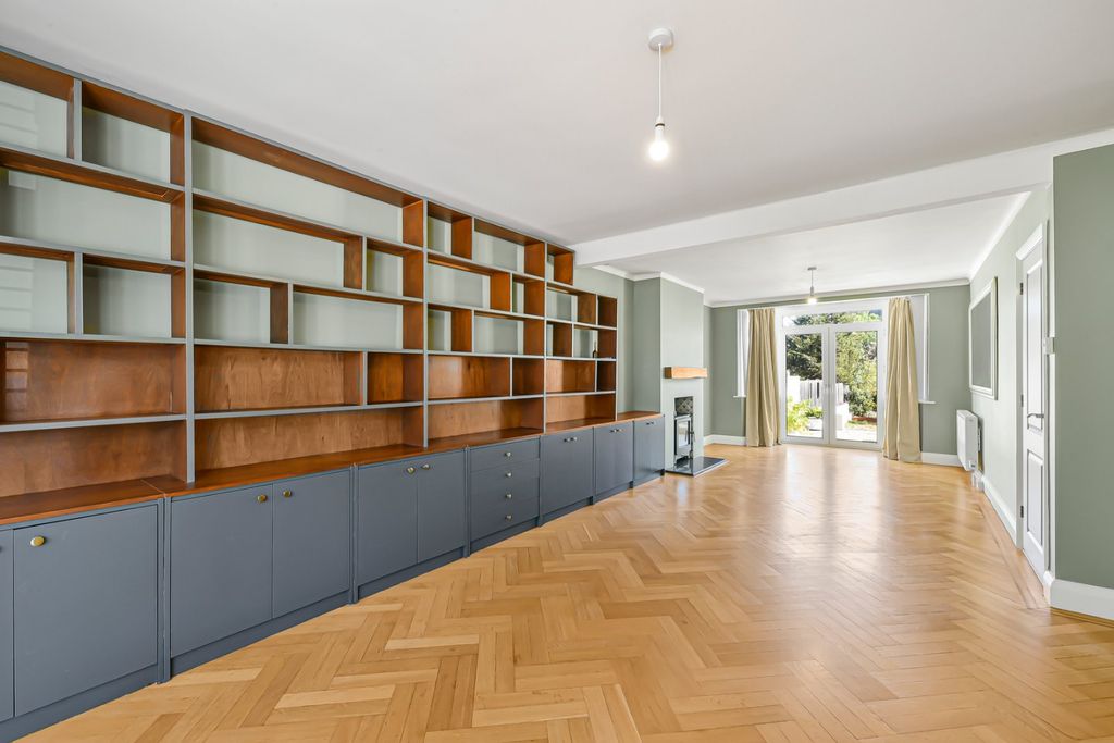 Property photo 1 of 27