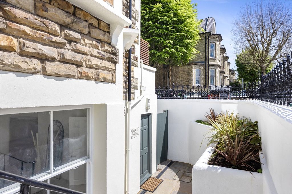 Property photo 2 of 17 Picture No. 15