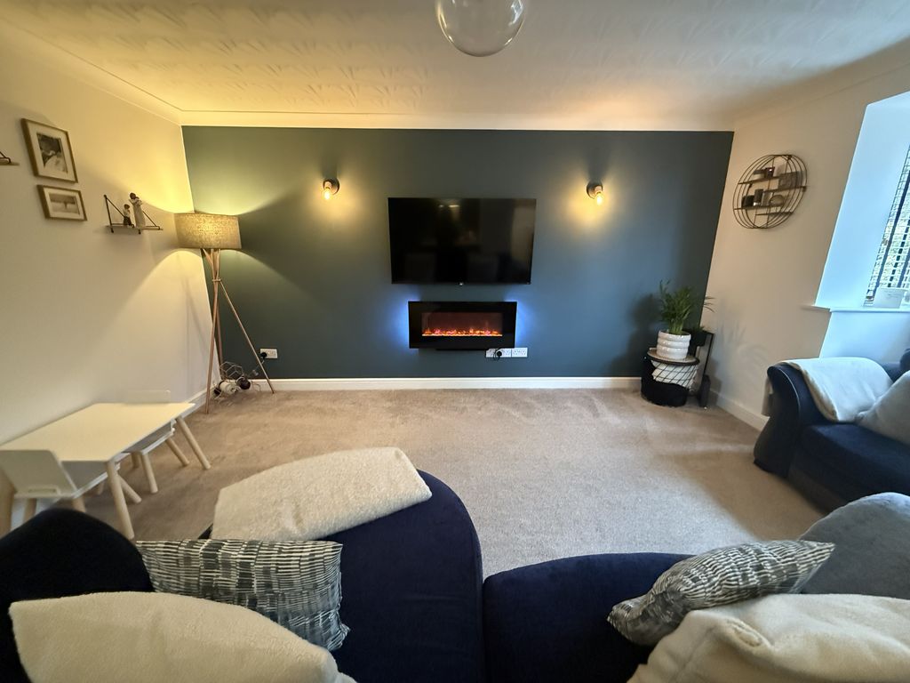 Property photo 3 of 36 Lounge