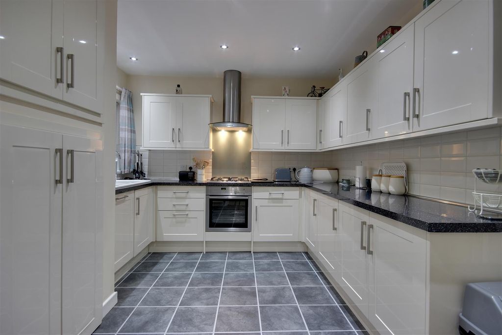Property photo 2 of 12 Kitchen