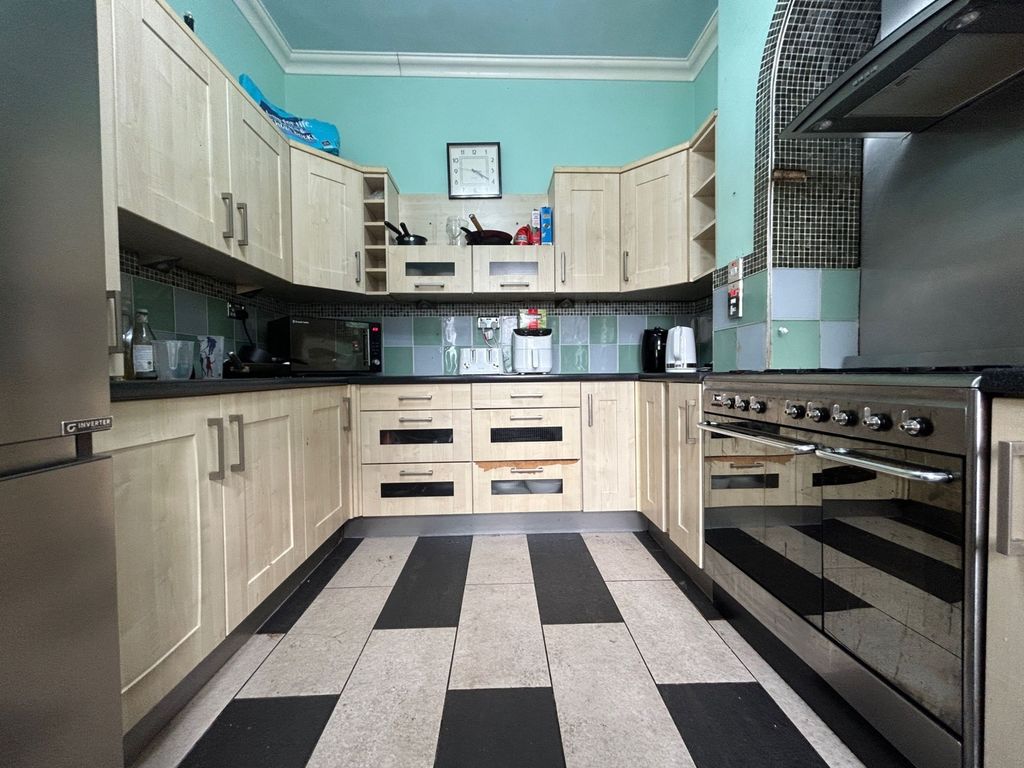 Property photo 2 of 11 d20Ebffa-7756-44B8-9152-722c2Fe42E3c
