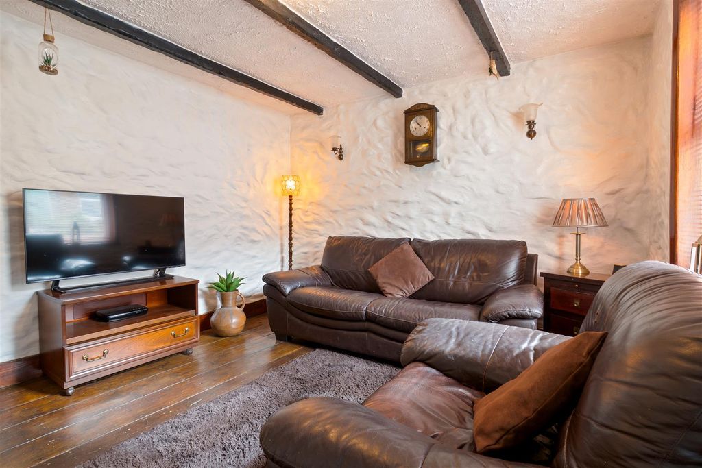 Property photo 3 of 14 Living Room..Jpg
