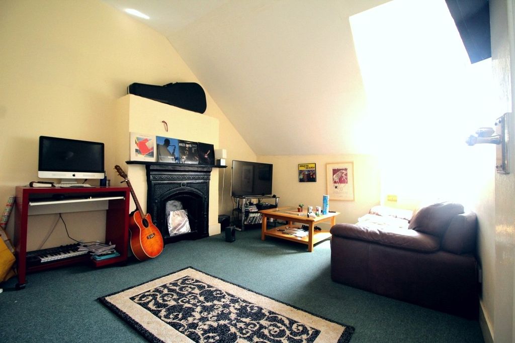 Property photo 2 of 4 Living Room