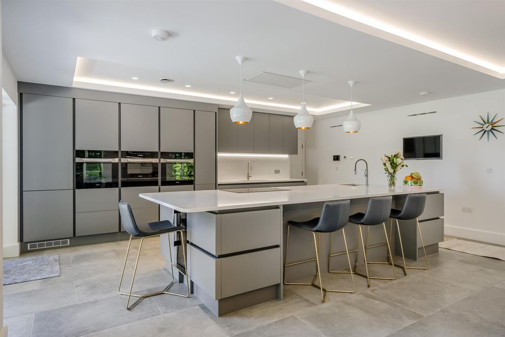 Property photo 3 of 36 8594318-Interior43.Jpg