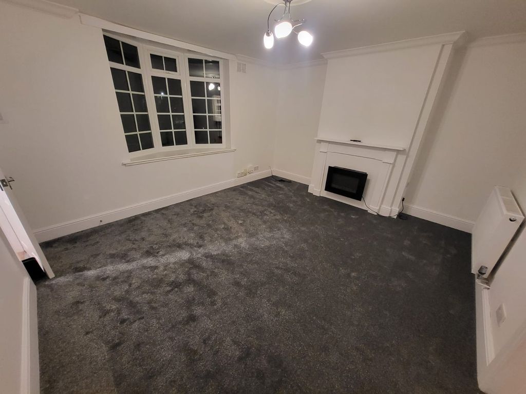 Property photo 2 of 7 Living Room