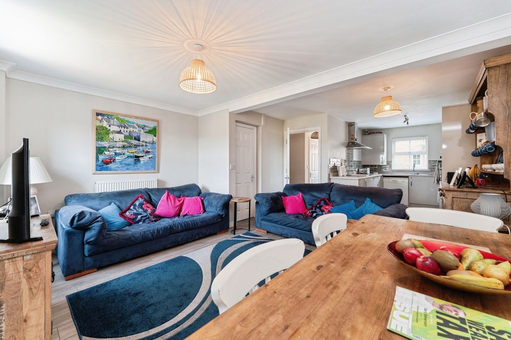 Property photo 3 of 23 Pbox-Img.Jpg