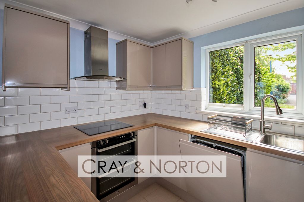 Property photo 2 of 8 Photo 5