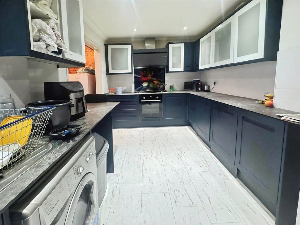 Property photo 2 of 9 Picture No. 13