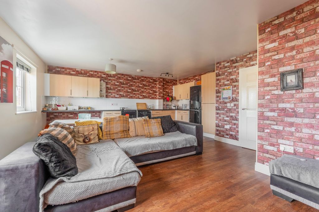 Property photo 3 of 14