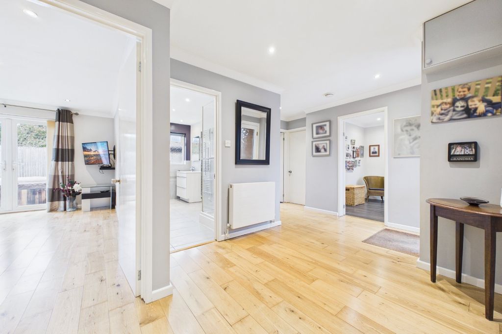 Property photo 2 of 19 Picture No. 14