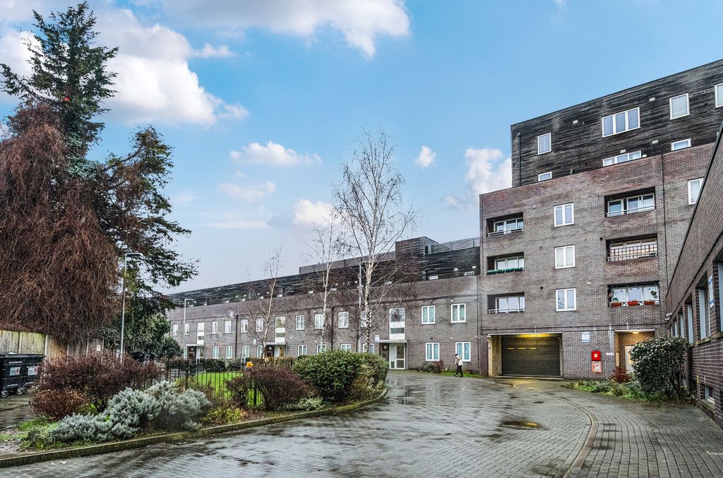 Property photo 1 of 16 1405557-5-698223c...