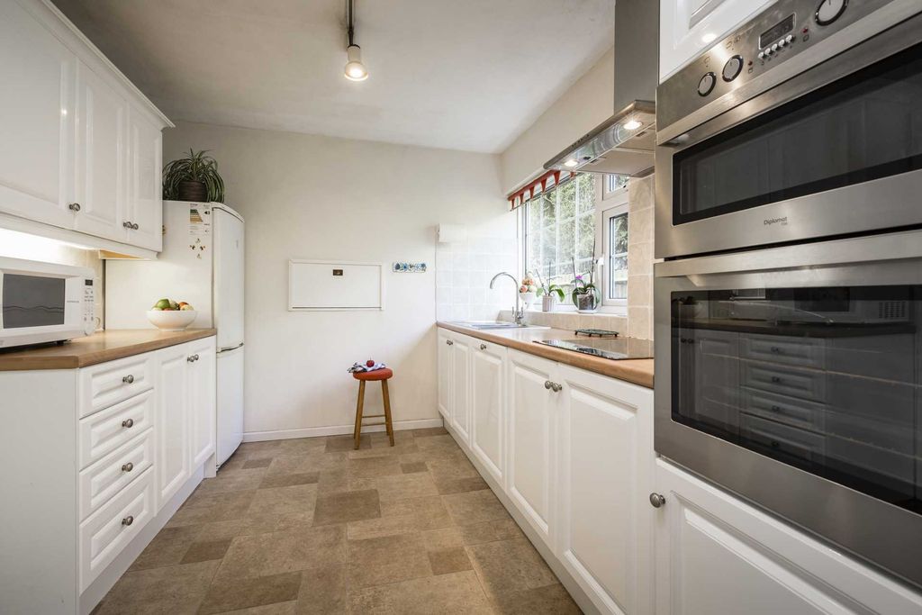 Property photo 2 of 19