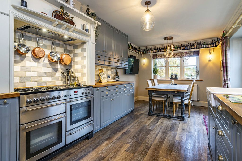 Property photo 2 of 25