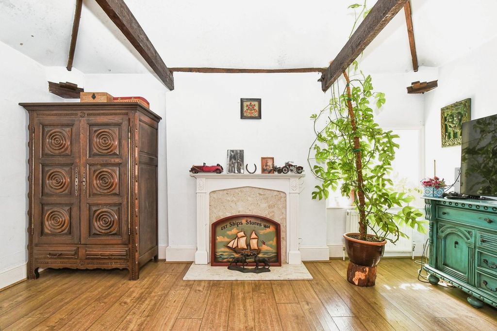 Property photo 3 of 18