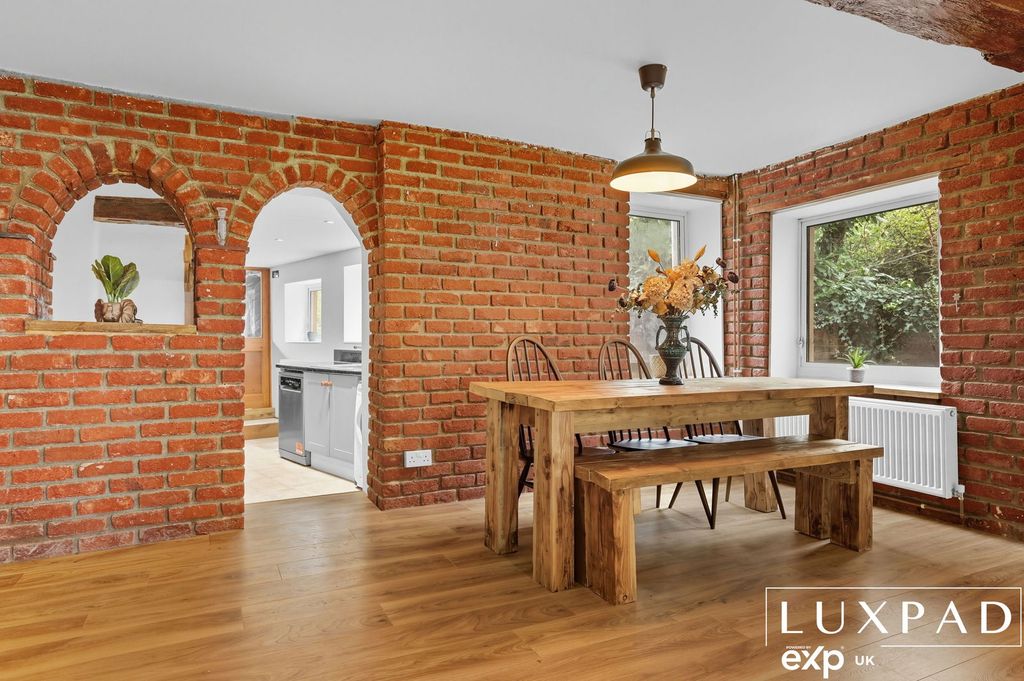 Property photo 2 of 32