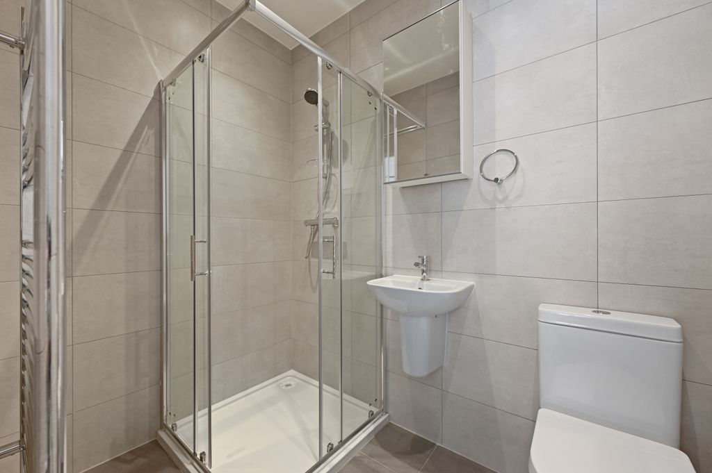 Property photo 2 of 7 Cs - 142 Hagden Lane - Studio 3 Ensuite3 (1).Jpg