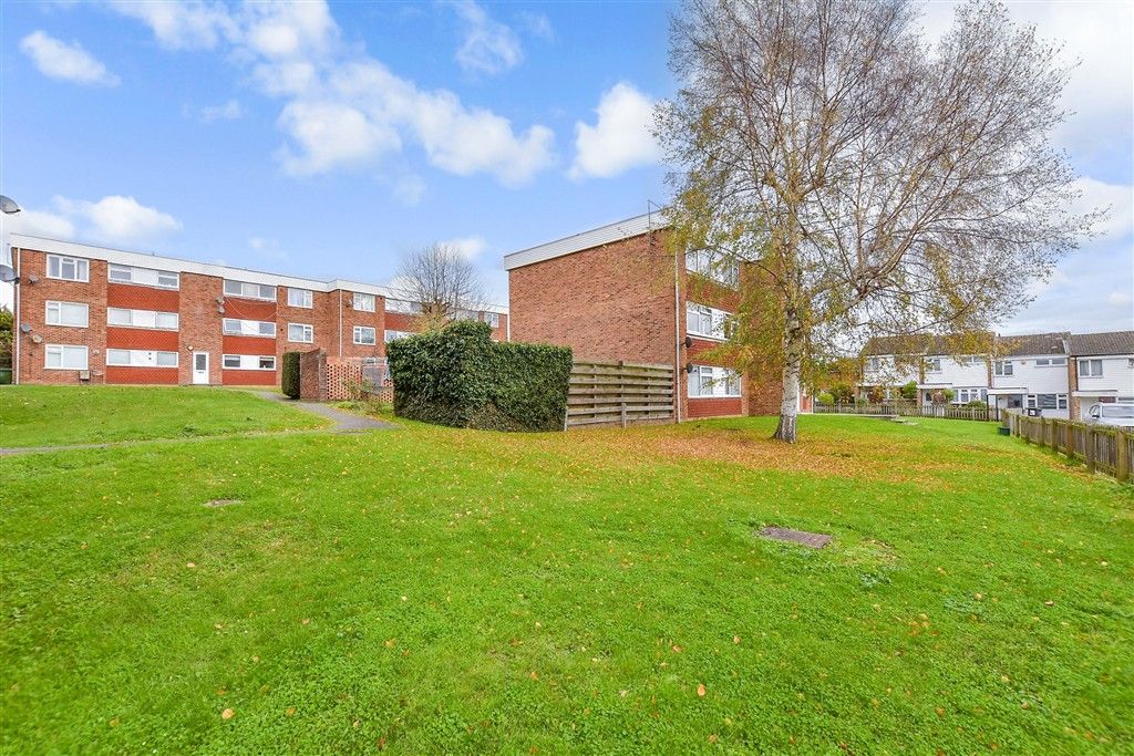 Property photo 3 of 8 Communal Gardens