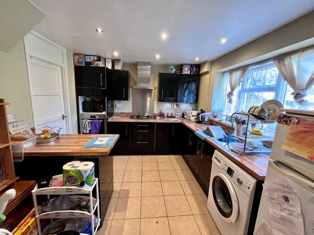 Property photo 2 of 7 Photo