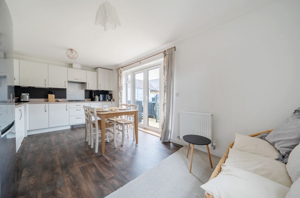 Property photo 2 of 11 1328971-13-687F6d...