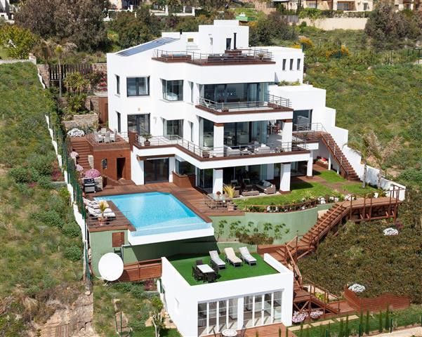 Property photo 1 of 60