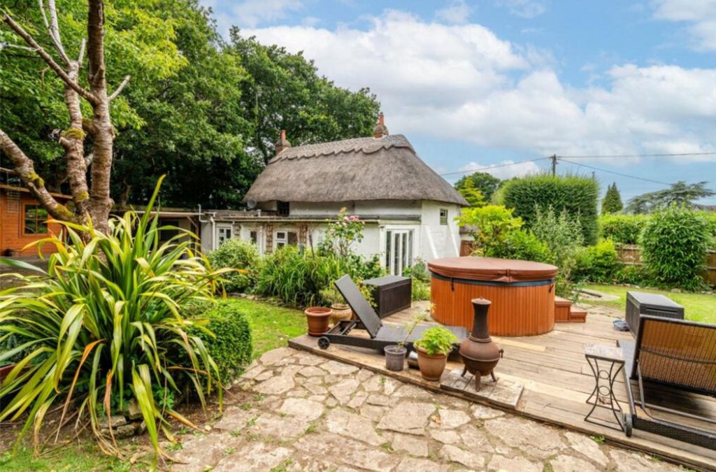 Property photo 1 of 28