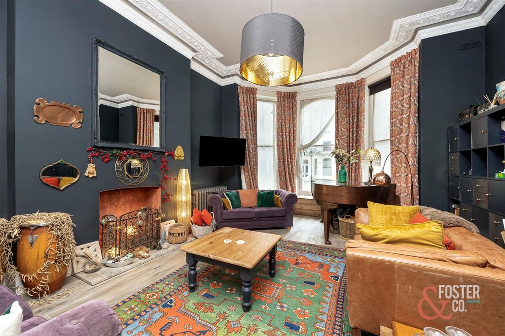 Property photo 2 of 28 St Aubyns, 22, Flat 3-006.Jpg