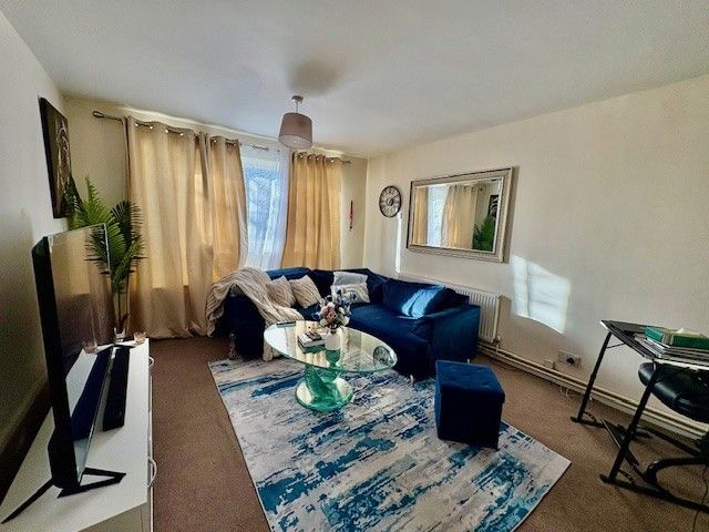 Property photo 3 of 7 Lounge