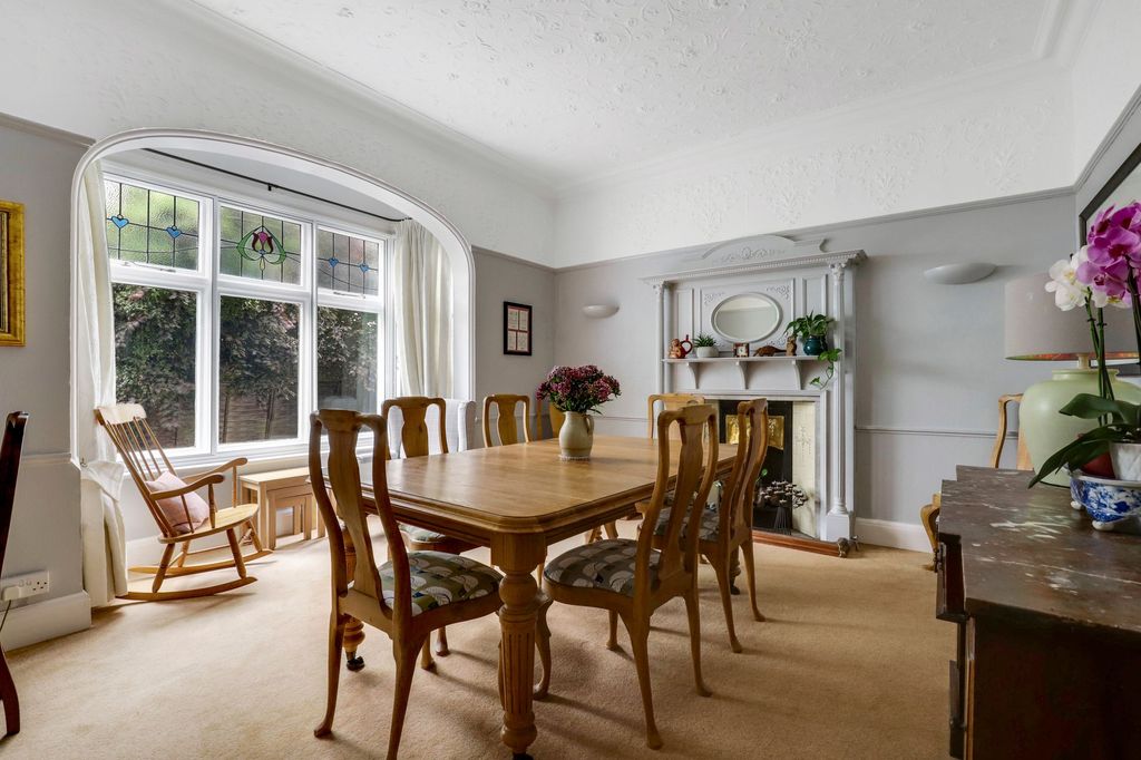 Property photo 3 of 33