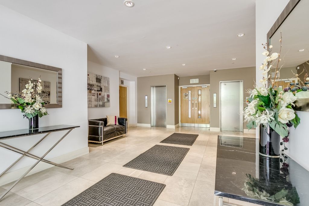 Property photo 2 of 13 4908713