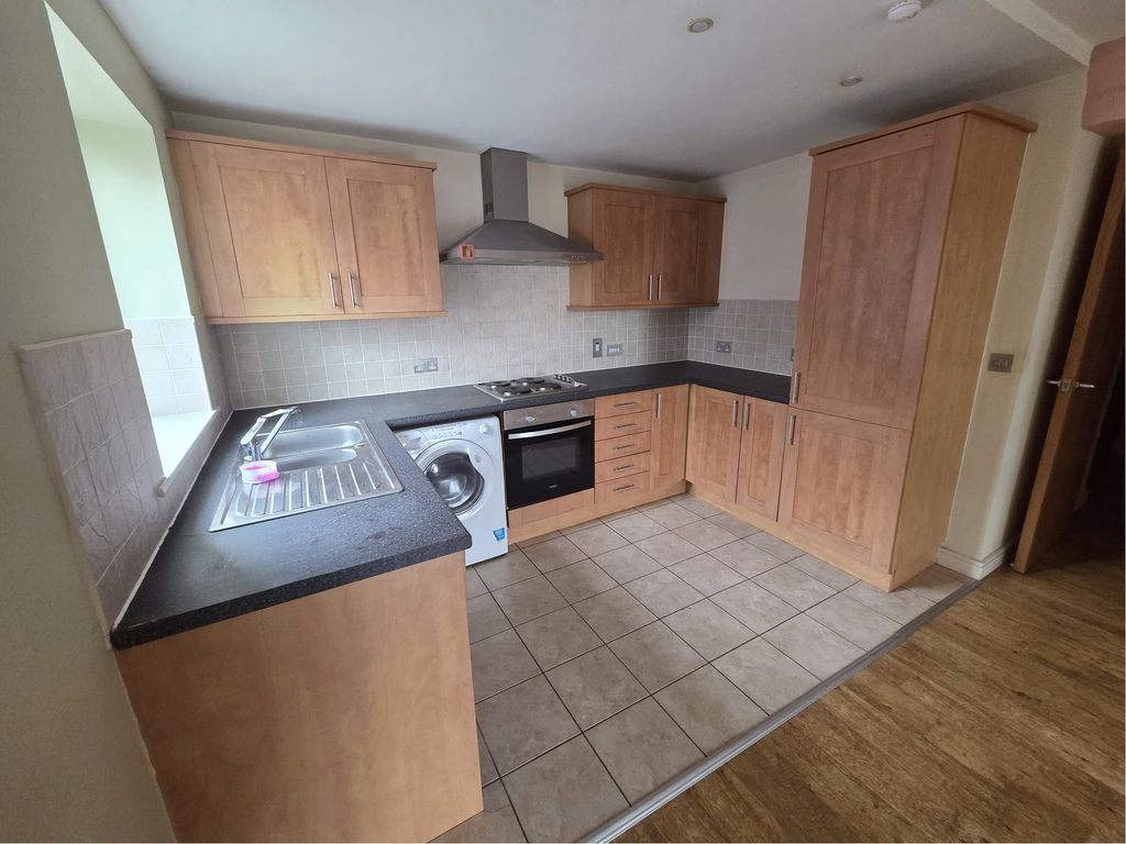 Property photo 3 of 7 Kitchen