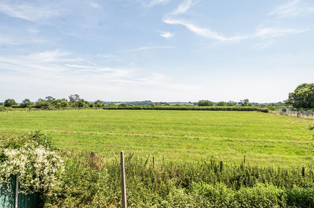 Property photo 2 of 17 1486112-1-6A47986...