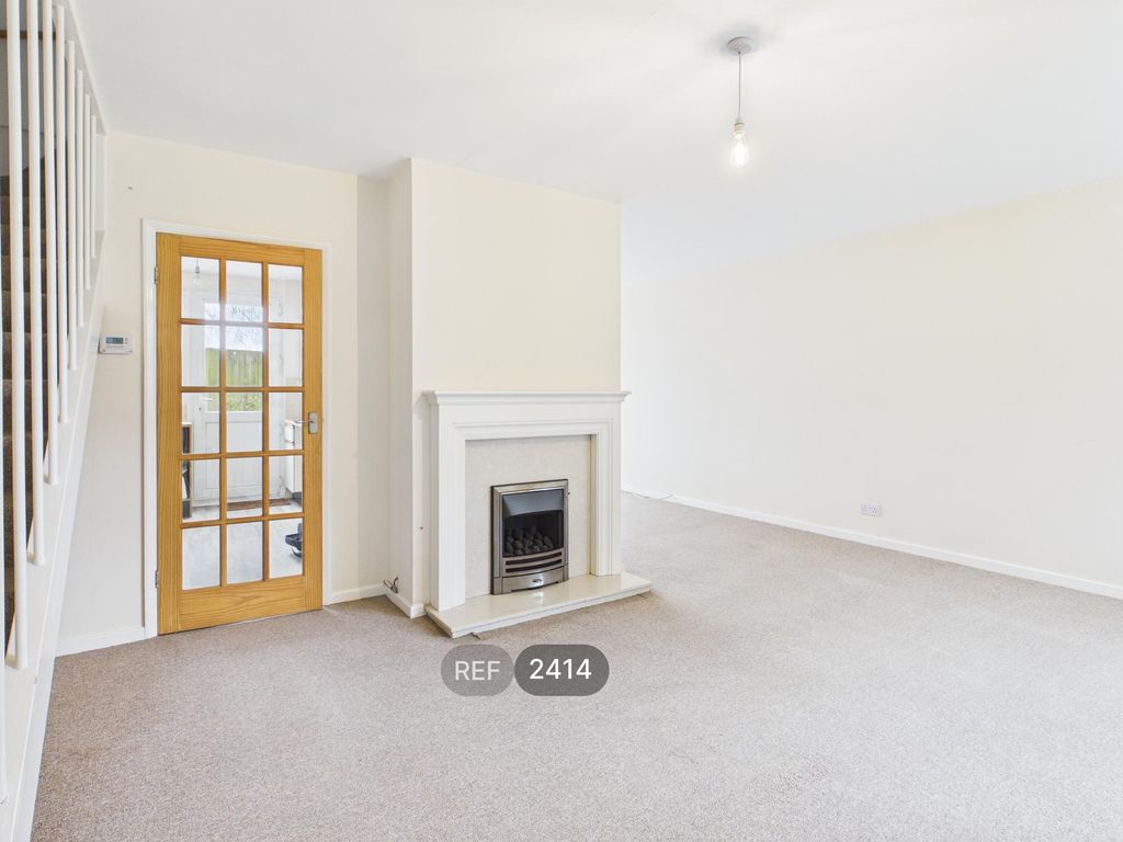 Property photo 2 of 12 Living/Dining Area